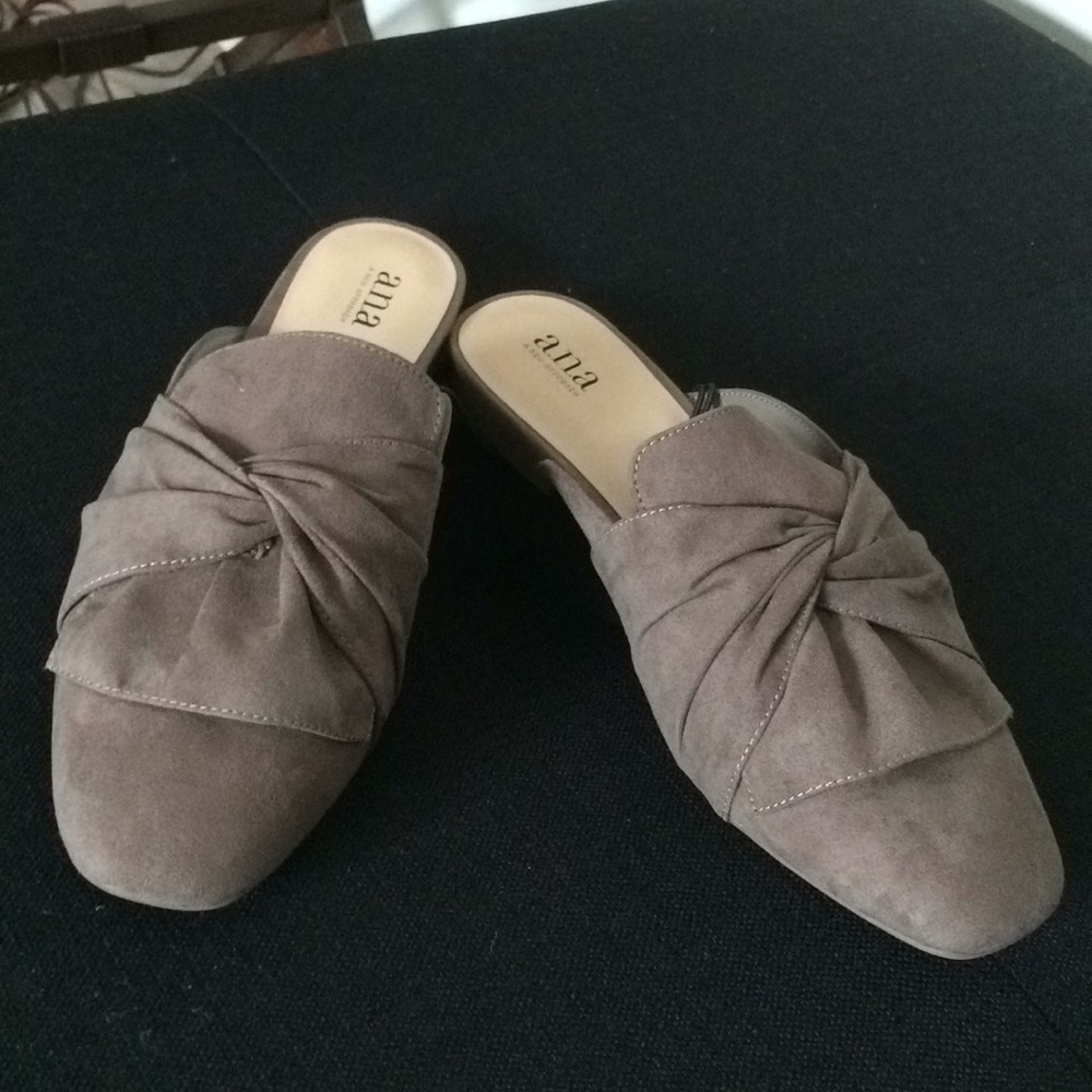 A.N.A. Truffle Mule Size 10